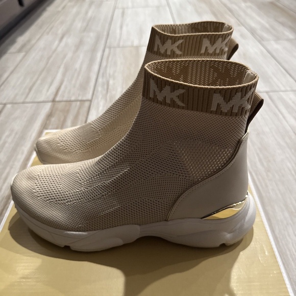Michael Kors Katrina Knit Bootie Repeat Knit Sneakers Light Cream Multi - Picture 2 of 7